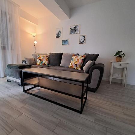 Come&Enjoy Craiova Bagian luar foto