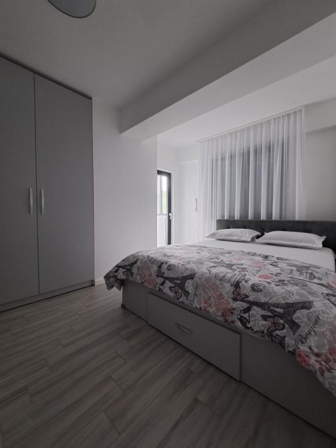 Come&Enjoy Craiova Bagian luar foto